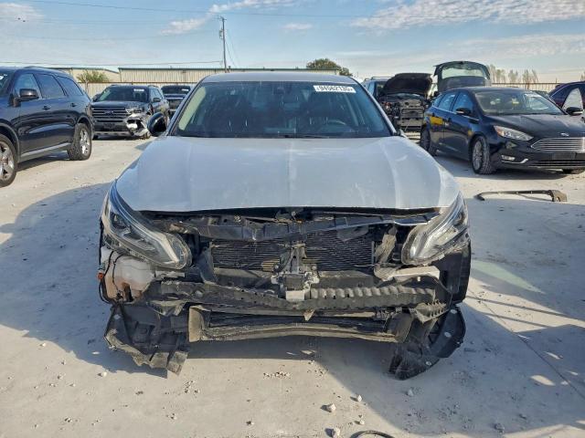 Nissan Altima Sr Image 6