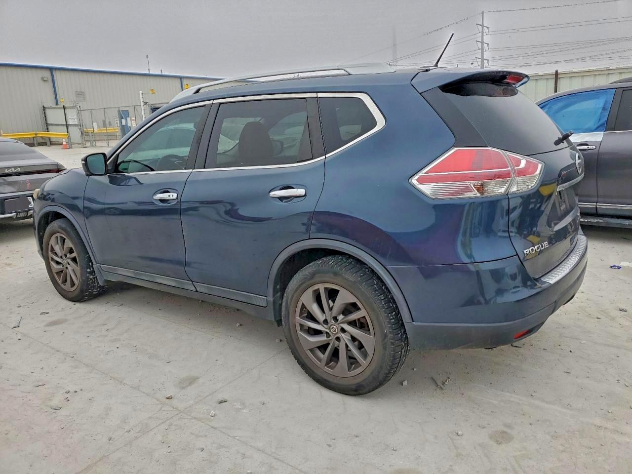 Nissan Rogue S Image 2