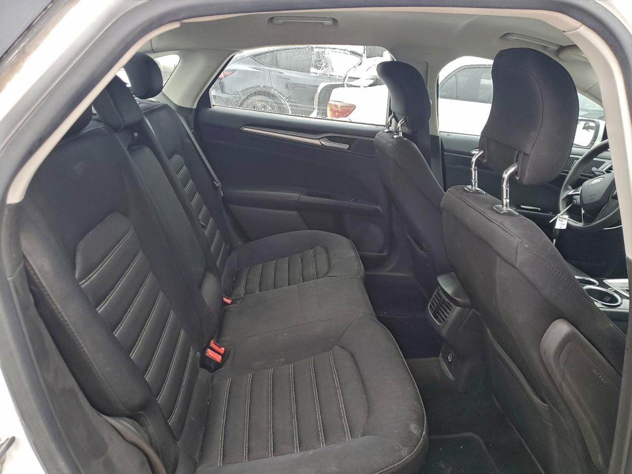 Ford Fusion Se Image 6