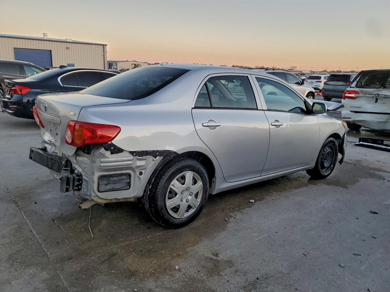 Toyota Corolla Base Image 9