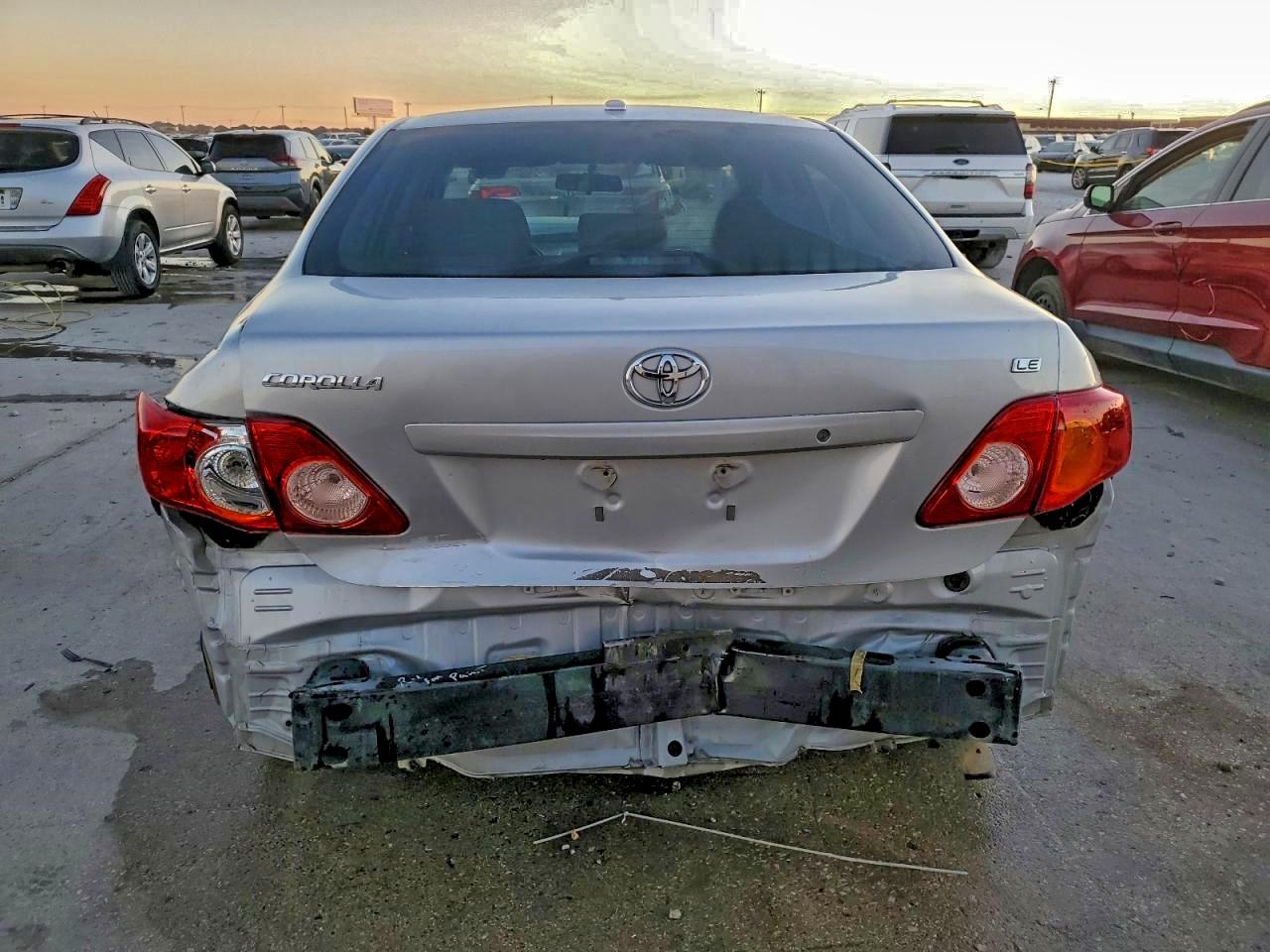 Toyota Corolla Base Image 10