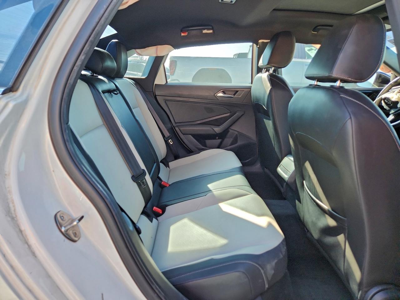 Volkswagen Jetta S Image 12