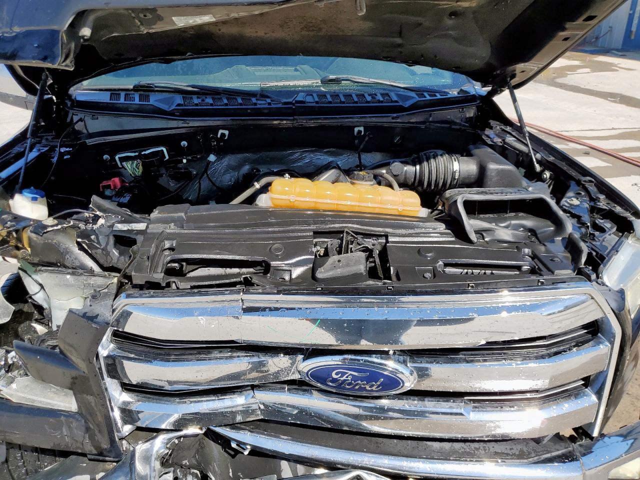 Ford F-150 Supercrew Image 11