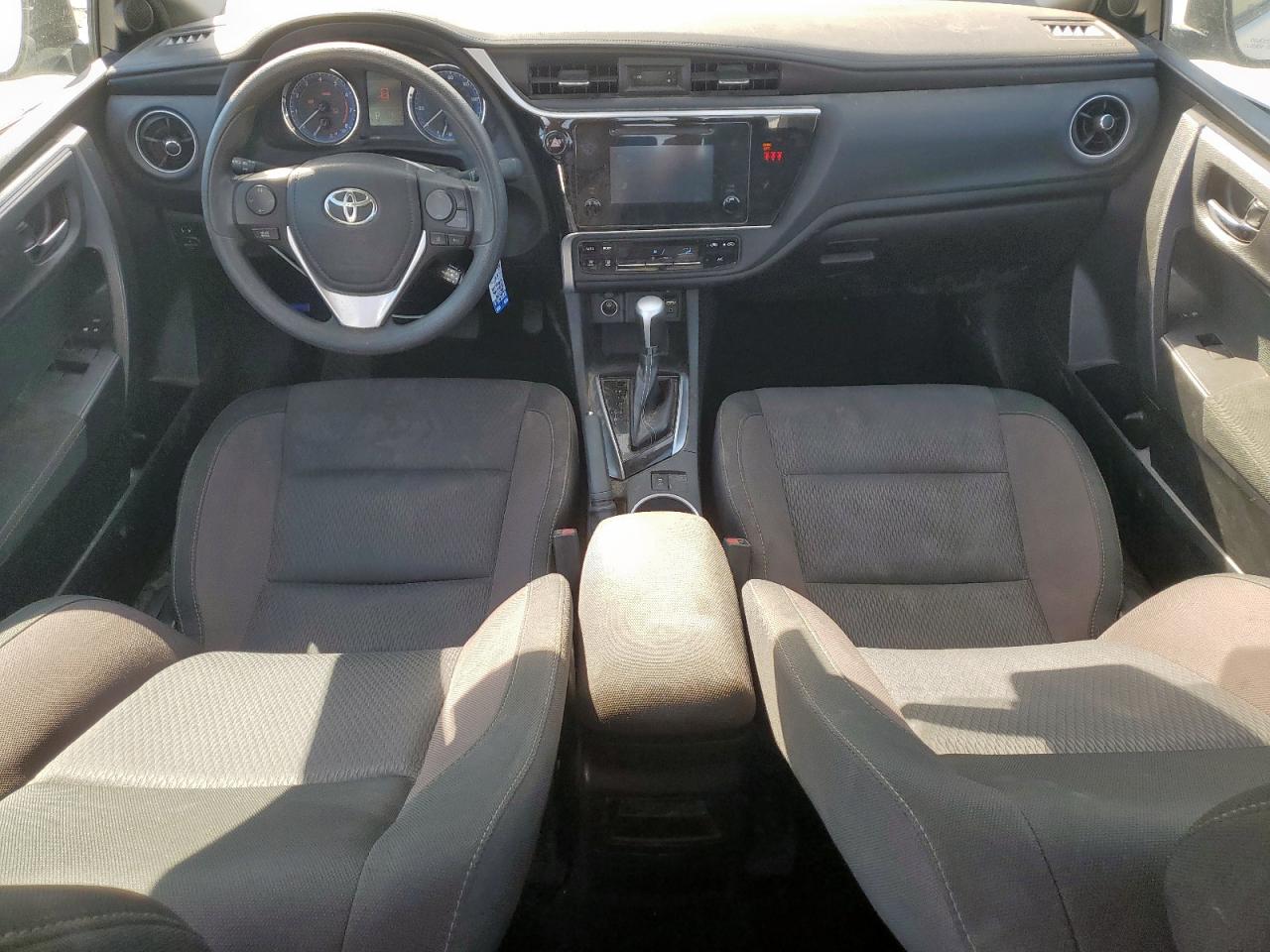 Toyota Corolla L Image 11