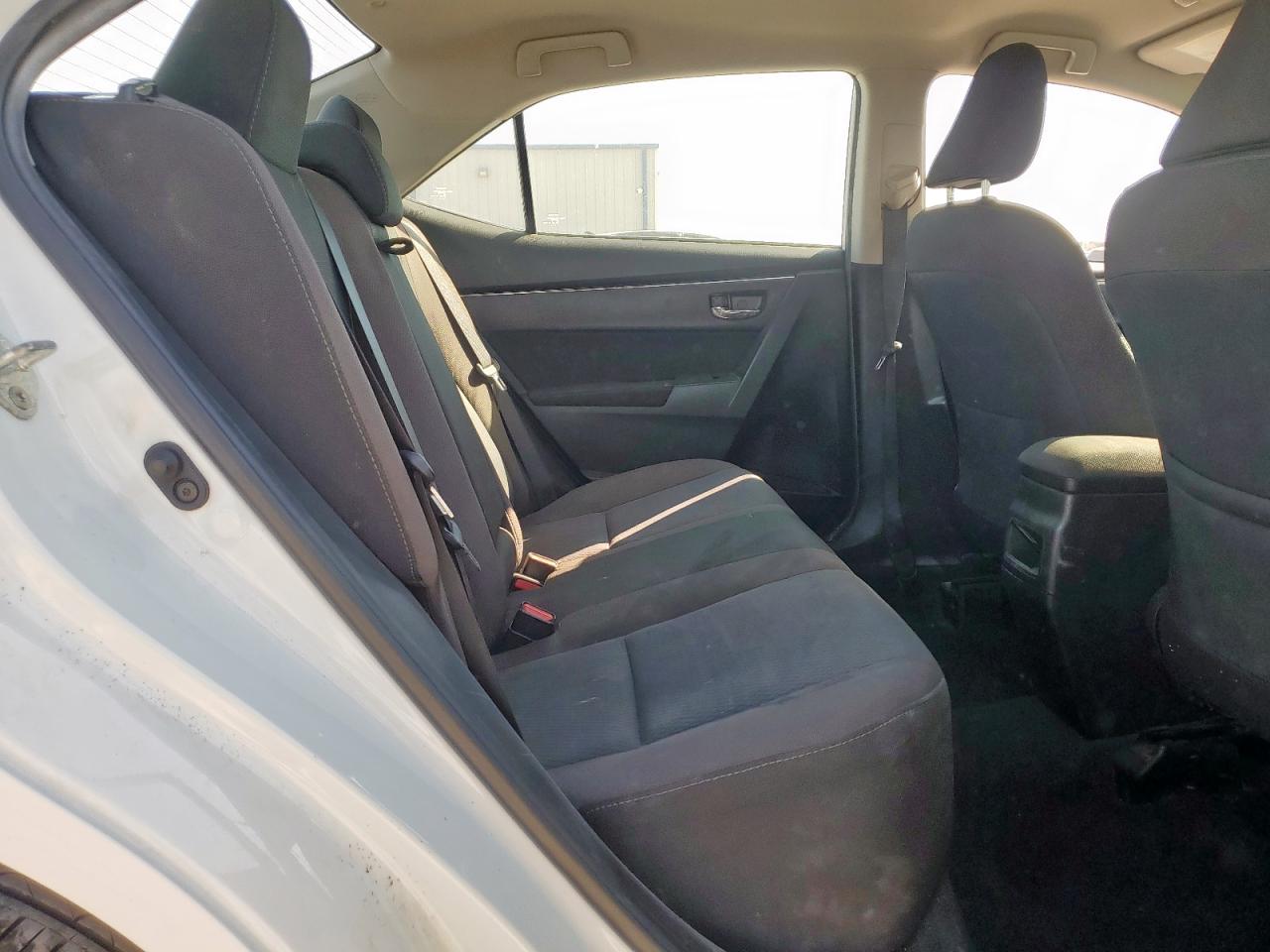 Toyota Corolla L Image 8