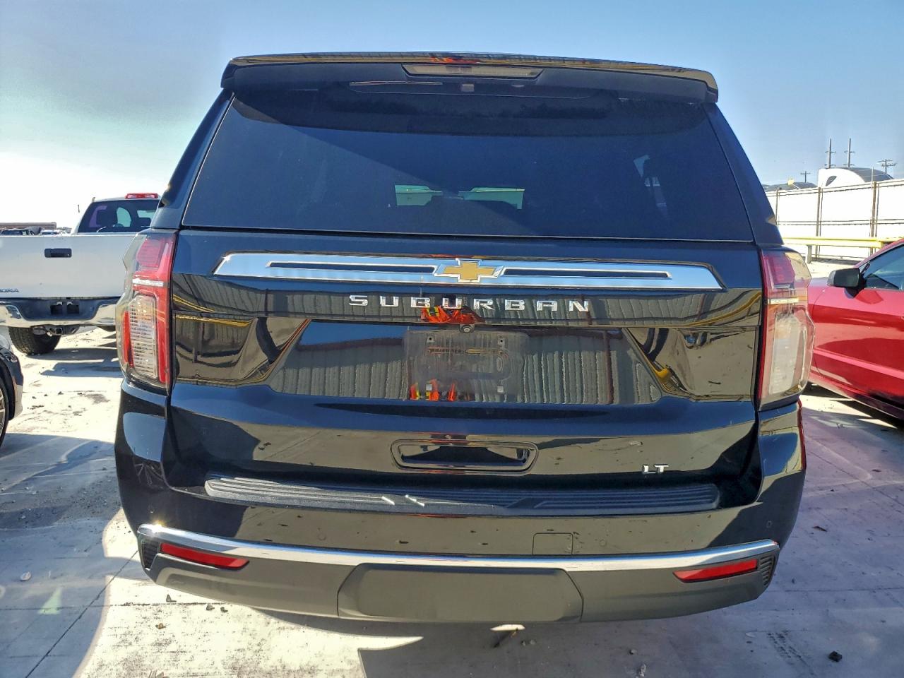 Chevrolet Suburban C1500 Lt Image 2