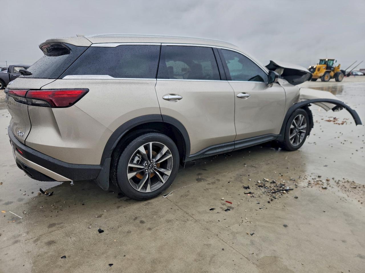 INFINITI Qx Luxe Image 2