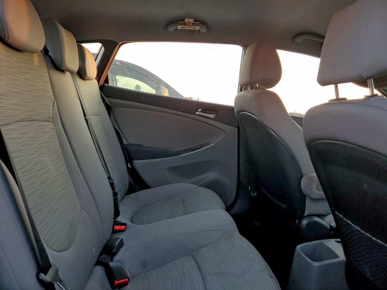 Hyundai ACCENT Se Image 12