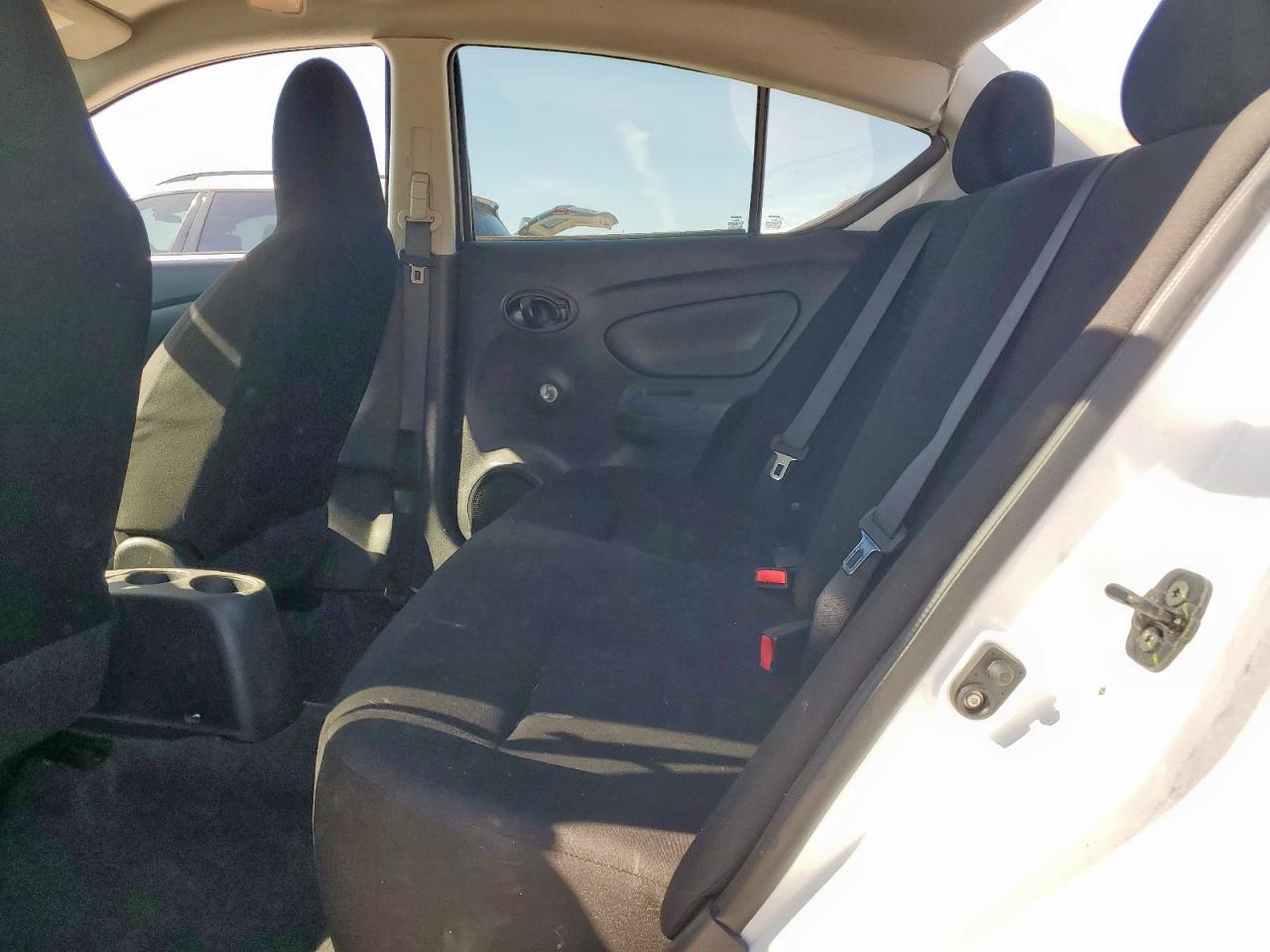 Nissan Versa S Image 8