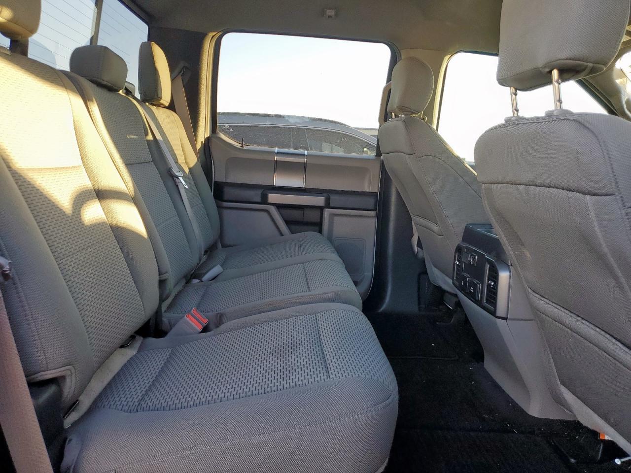 Ford F-150 Supercrew Image 7