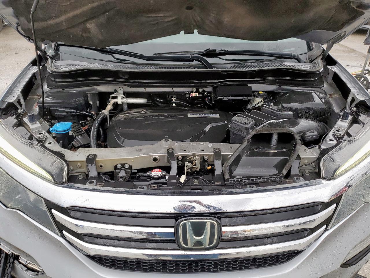 Honda Pilot Touring Image 8