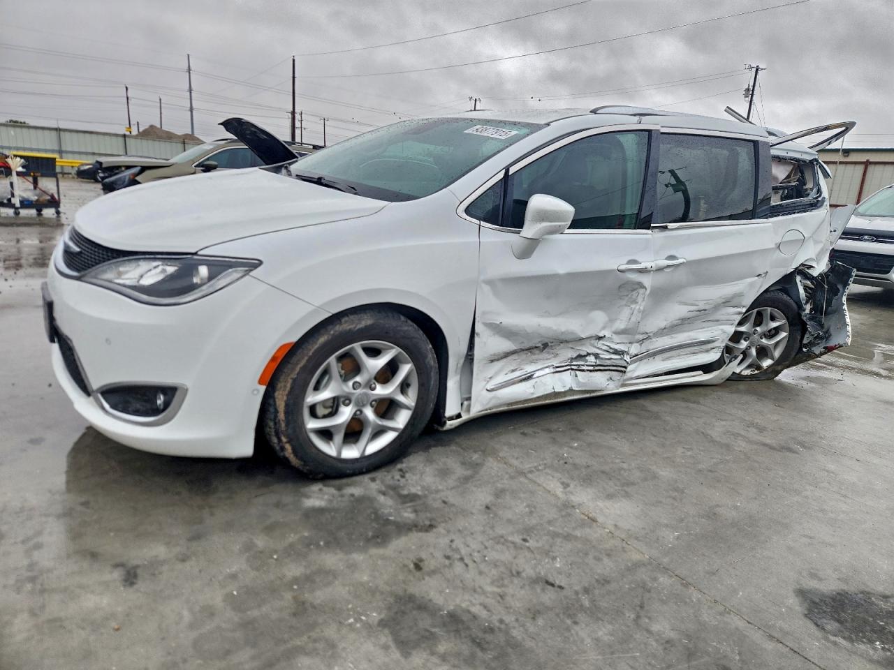 Chrysler Pacifica Touring L Plus Image 1