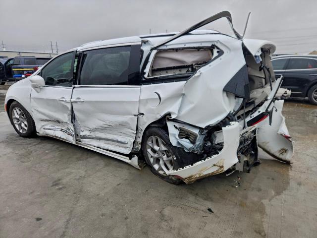 Chrysler Pacifica Touring L Plus Image 2