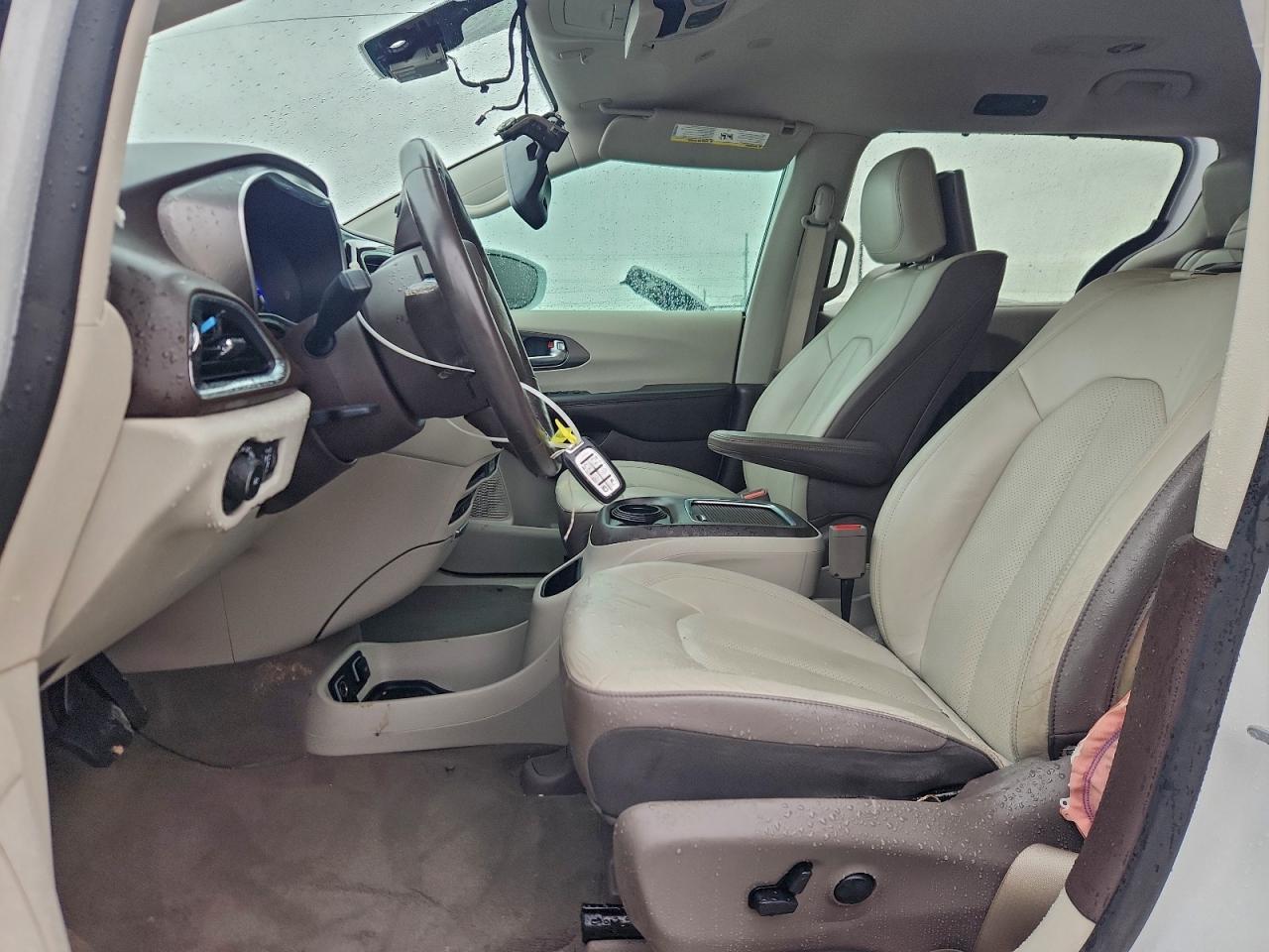 Chrysler Pacifica Touring L Plus Image 3