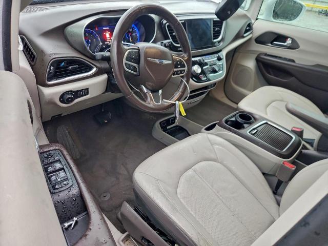 Chrysler Pacifica Touring L Plus Image 4