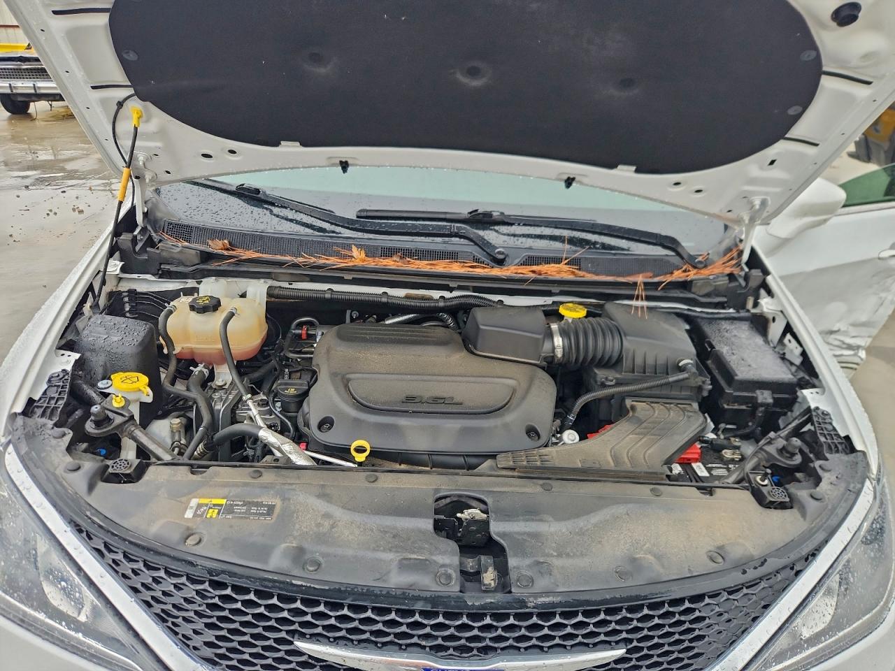 Chrysler Pacifica Touring L Plus Image 6