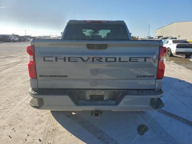 Chevrolet Silverado K1500 Custom Image 5