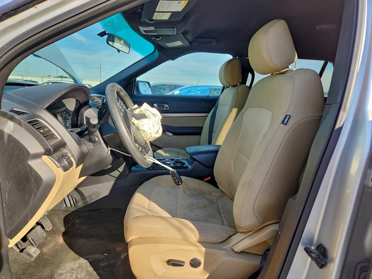 Ford Explorer Image 11