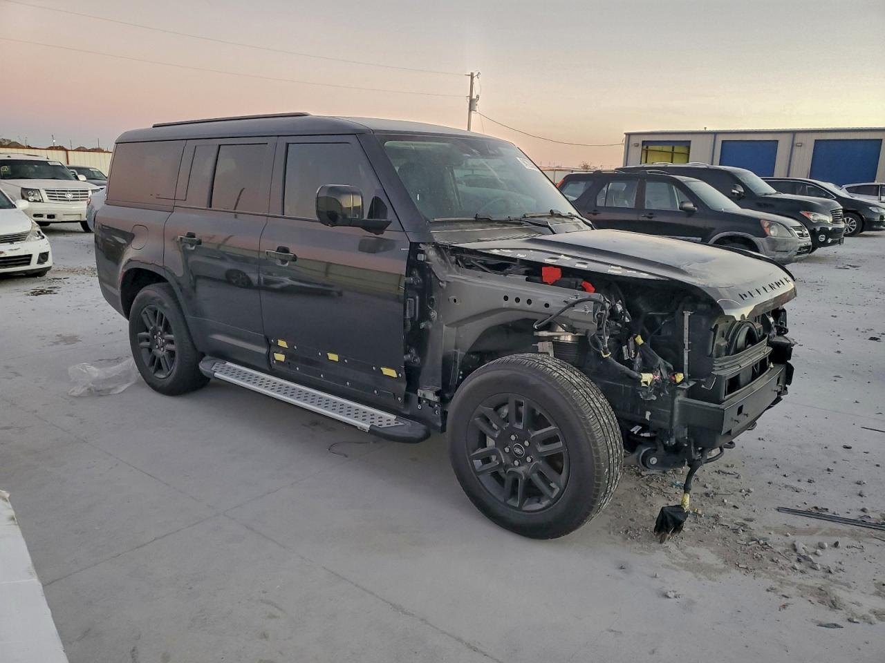 Land Rover Defender 130 S Image 13