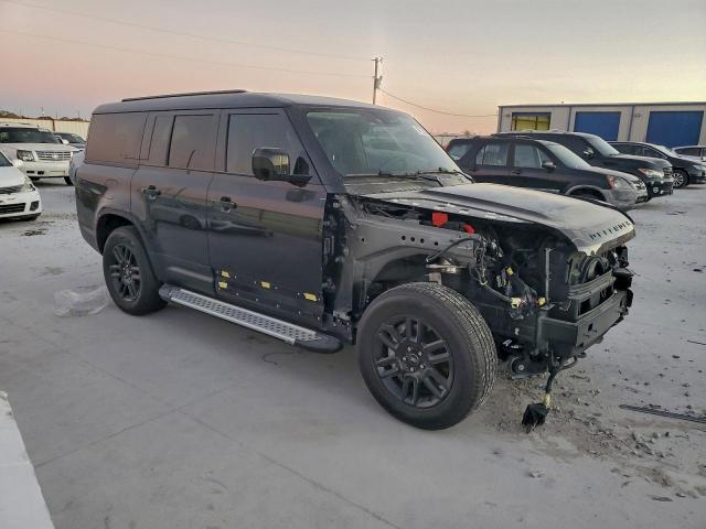 Land Rover Defender 130 S Image 13