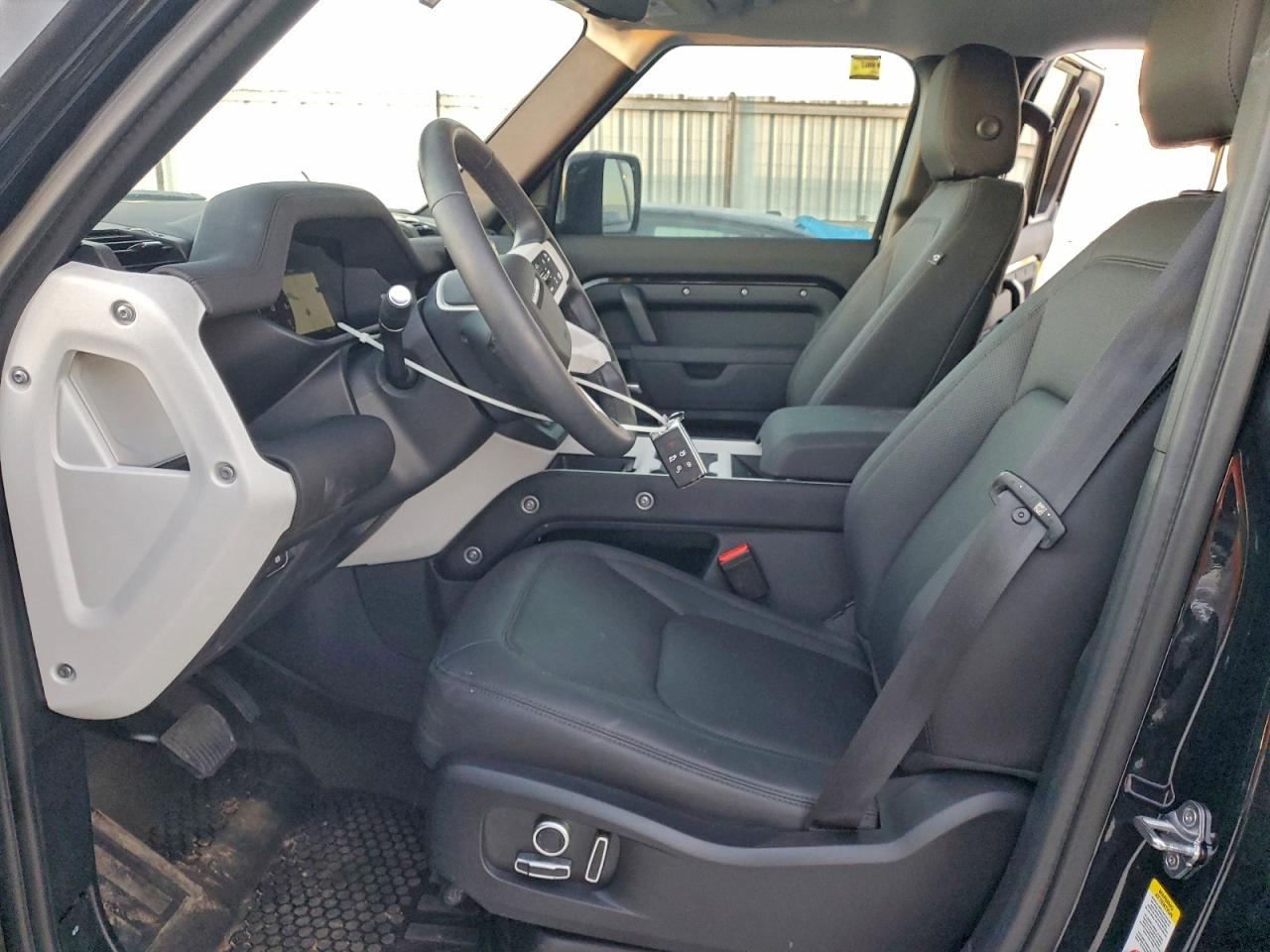 Land Rover Defender 130 S Image 2