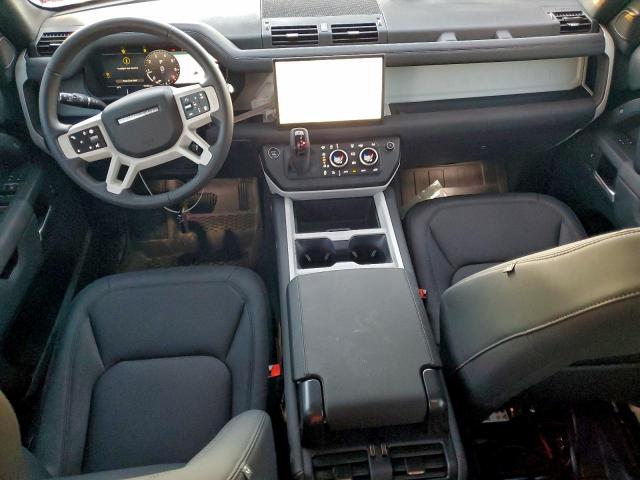 Land Rover Defender 130 S Image 7