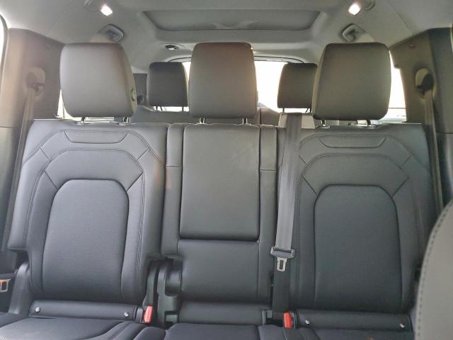 Land Rover Defender 130 S Image 8