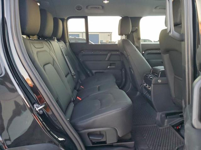 Land Rover Defender 130 S Image 11