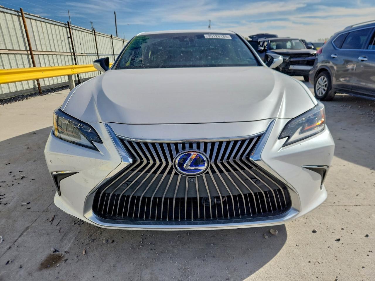 Lexus Es 300h Ultra Luxury Image 2