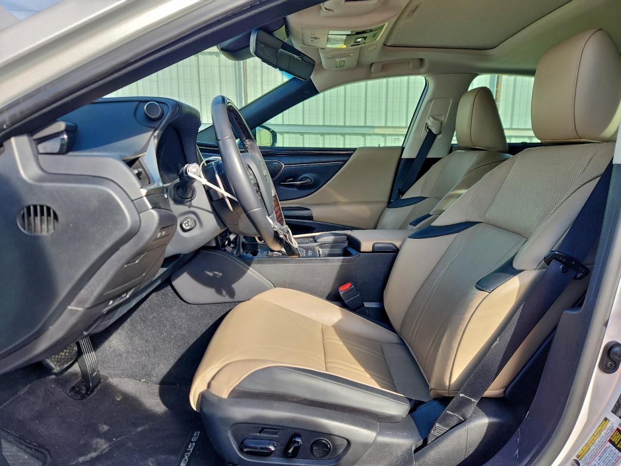 Lexus Es 300h Ultra Luxury Image 6
