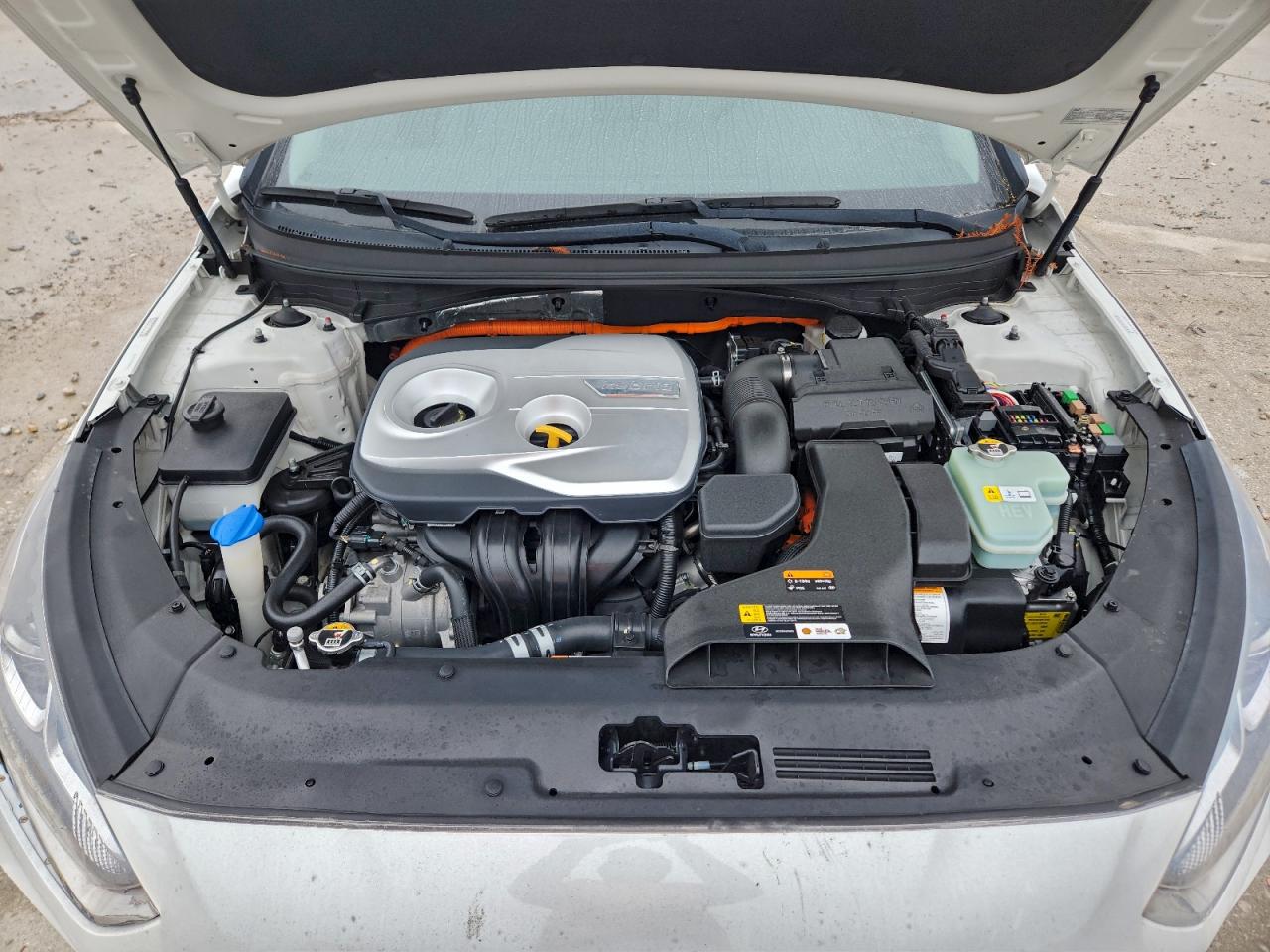 Hyundai SONATA Hybrid Image 8