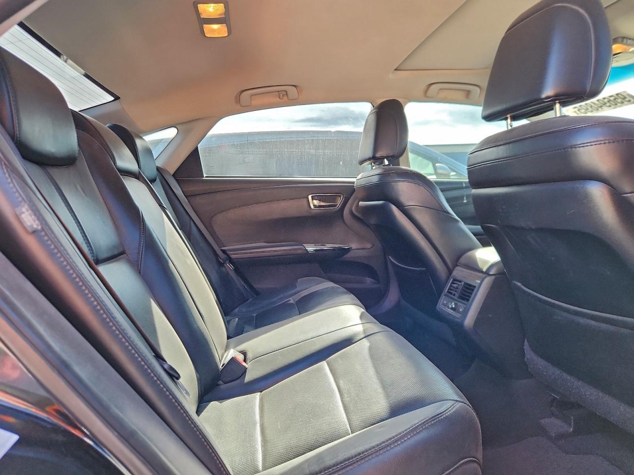 Toyota Avalon Hybrid Image 5