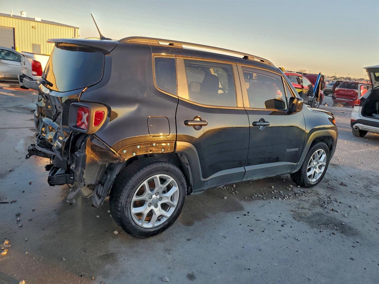 Jeep Renegade Latitude Image 3
