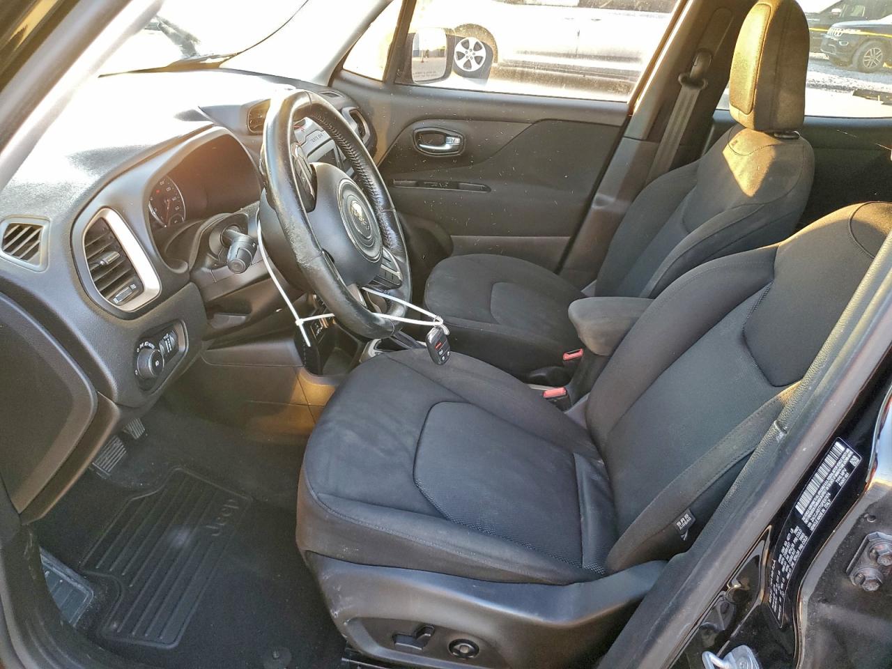 Jeep Renegade Latitude Image 5