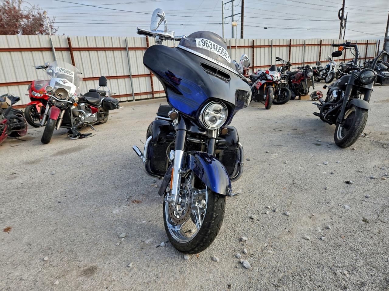 Harley-Davidson Fl Cvo Street Glide Image 2