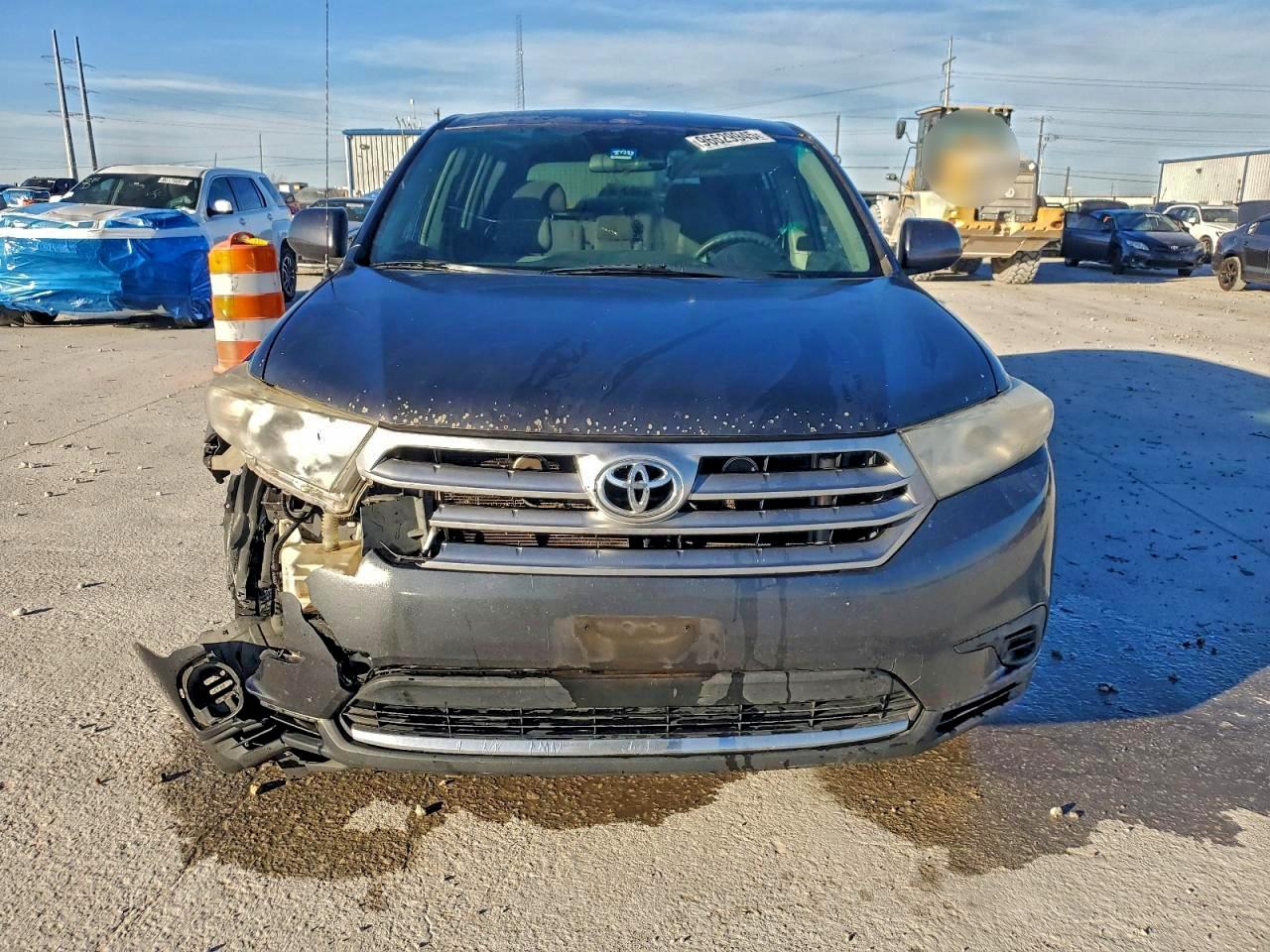 Toyota Highlander Base Image 3