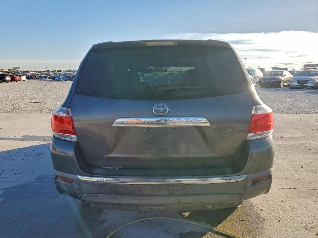 Toyota Highlander Base Image 10