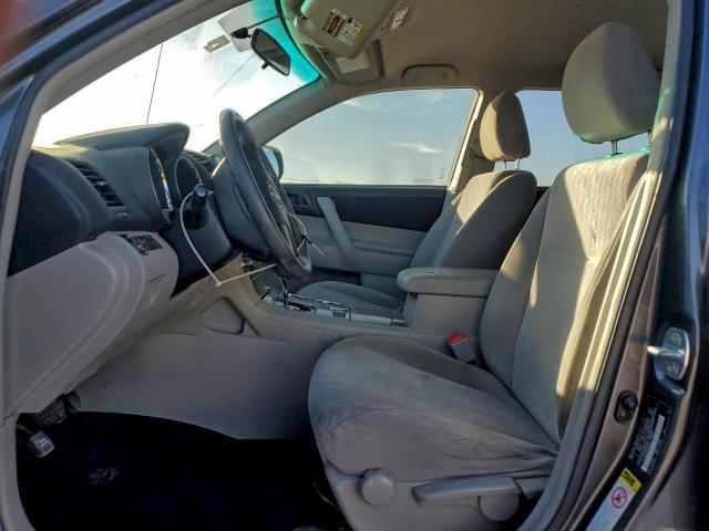 Toyota Highlander Base Image 13