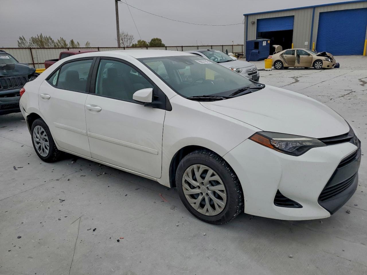 Toyota Corolla L Image 3