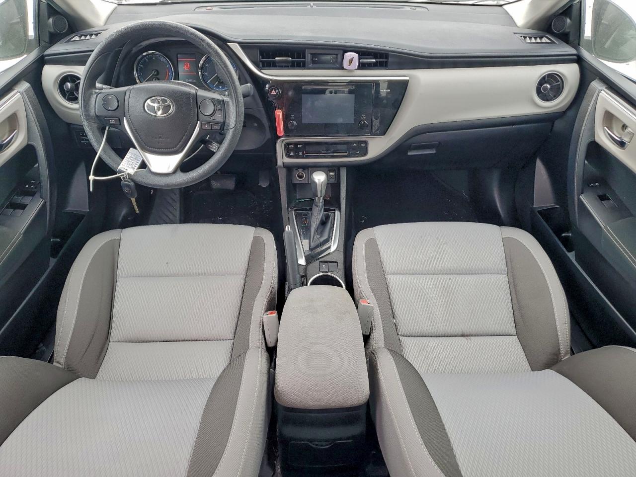 Toyota Corolla L Image 5