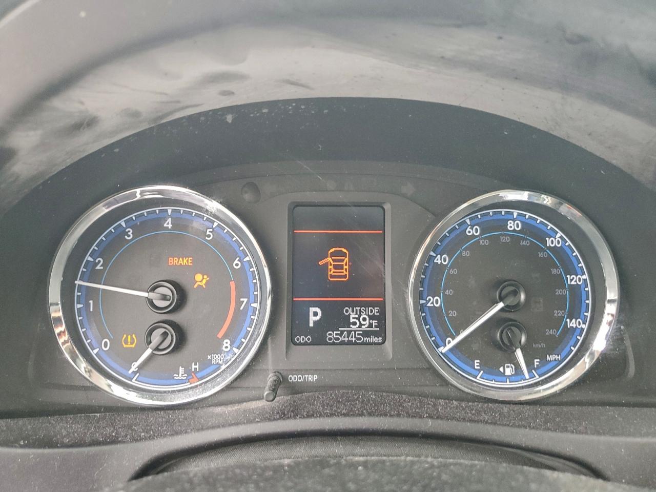 Toyota Corolla L Image 6