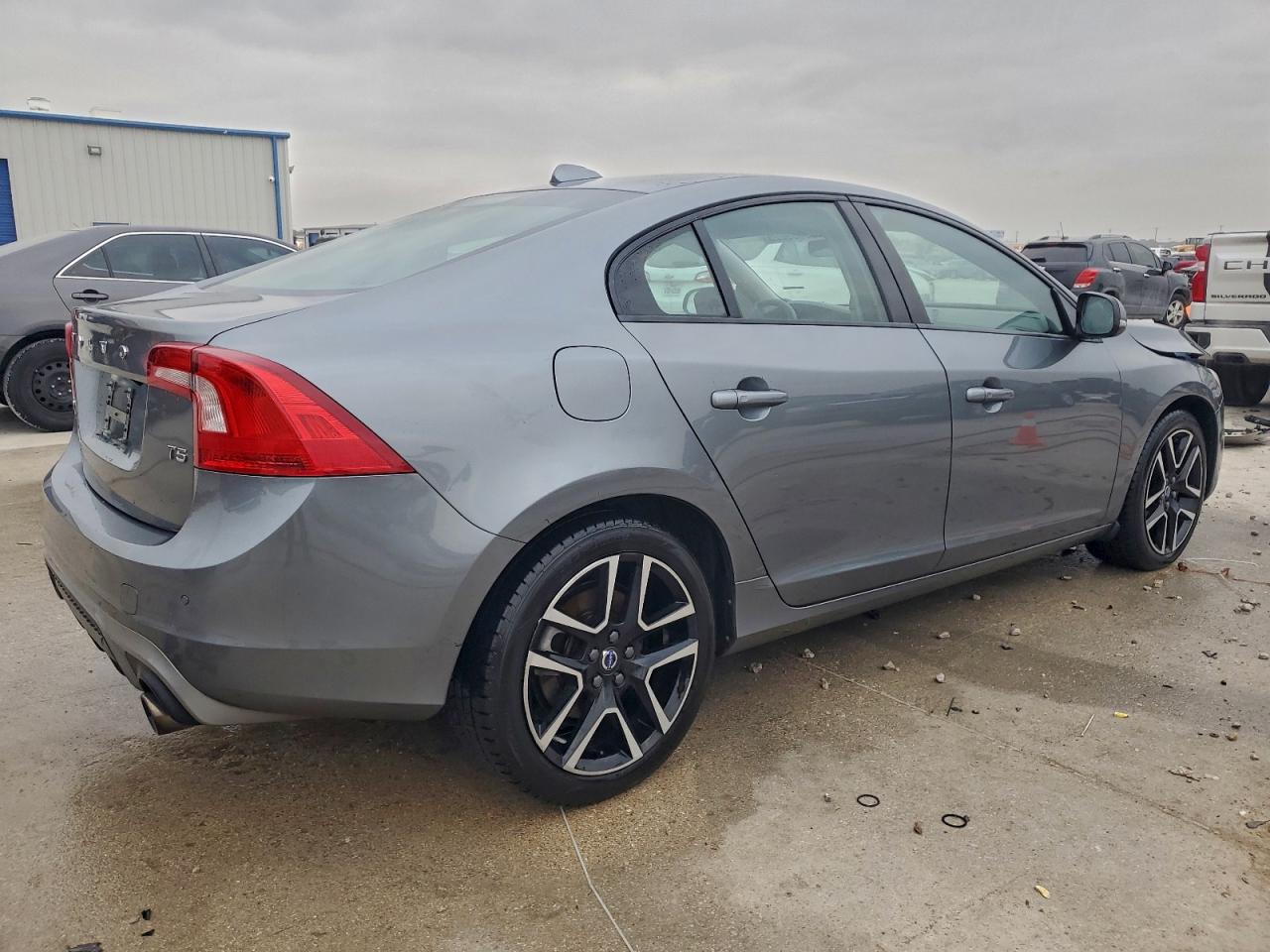 Volvo S60 Image 8