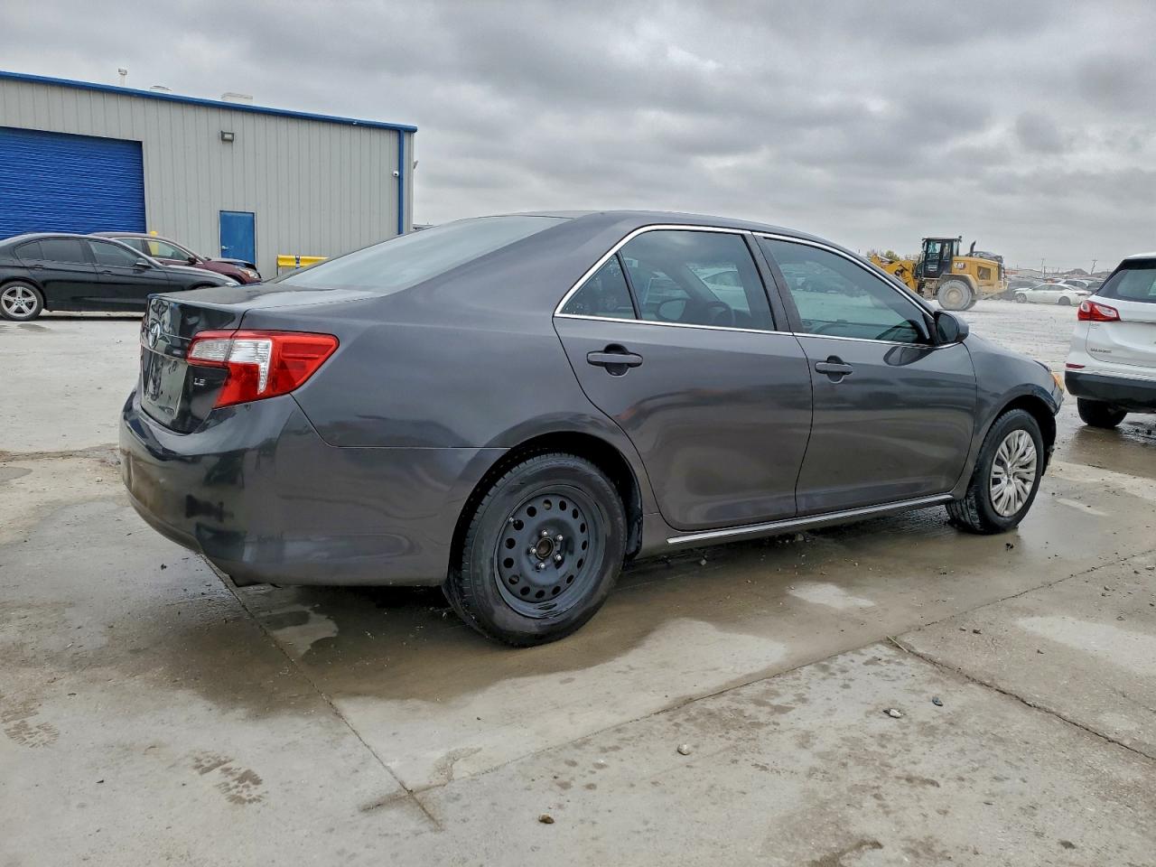 Toyota Camry L Image 3