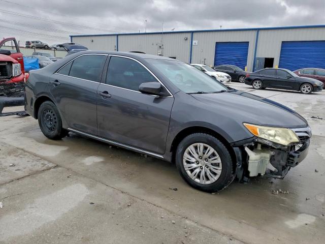 Toyota Camry L Image 10