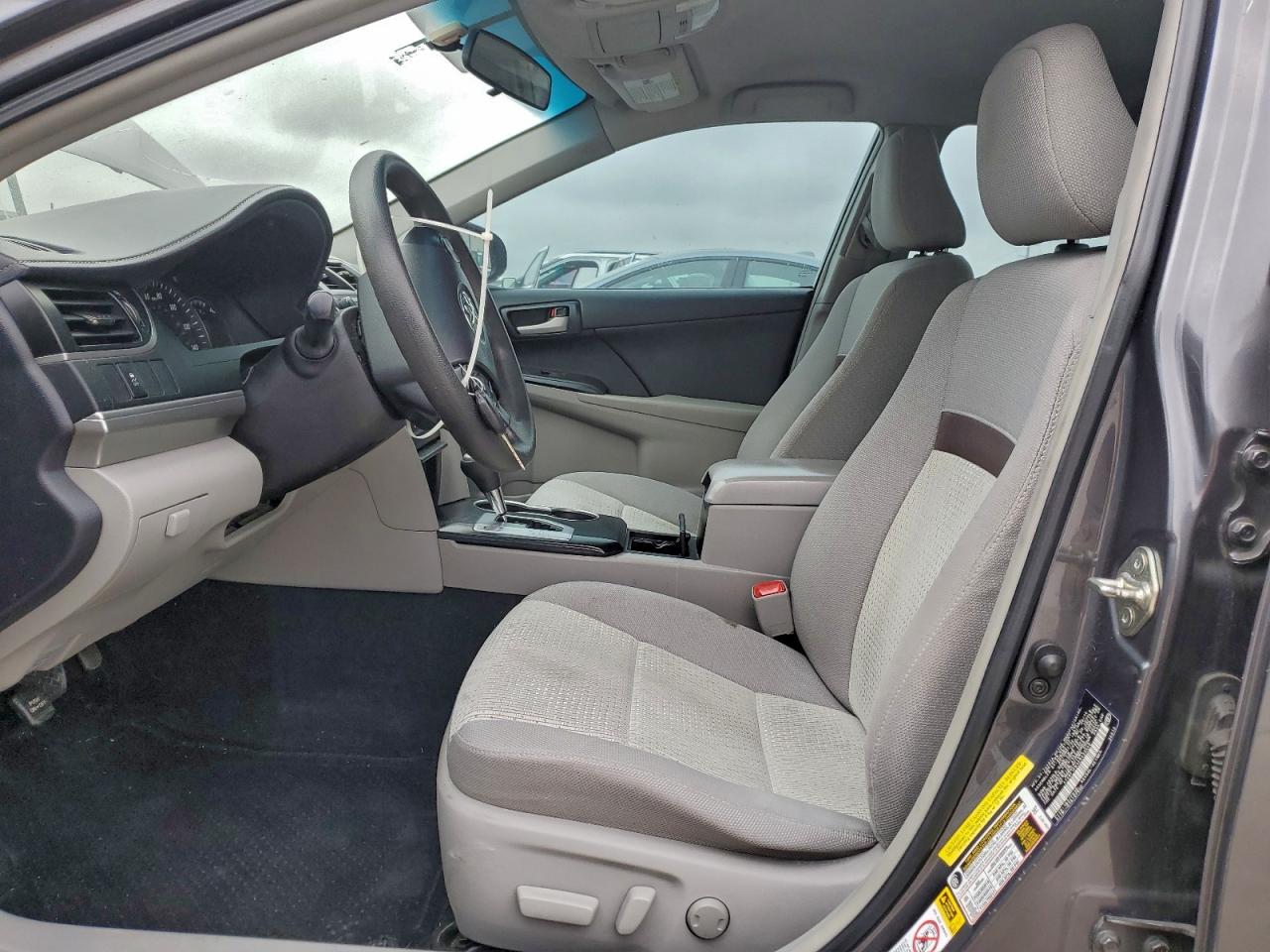 Toyota Camry L Image 8