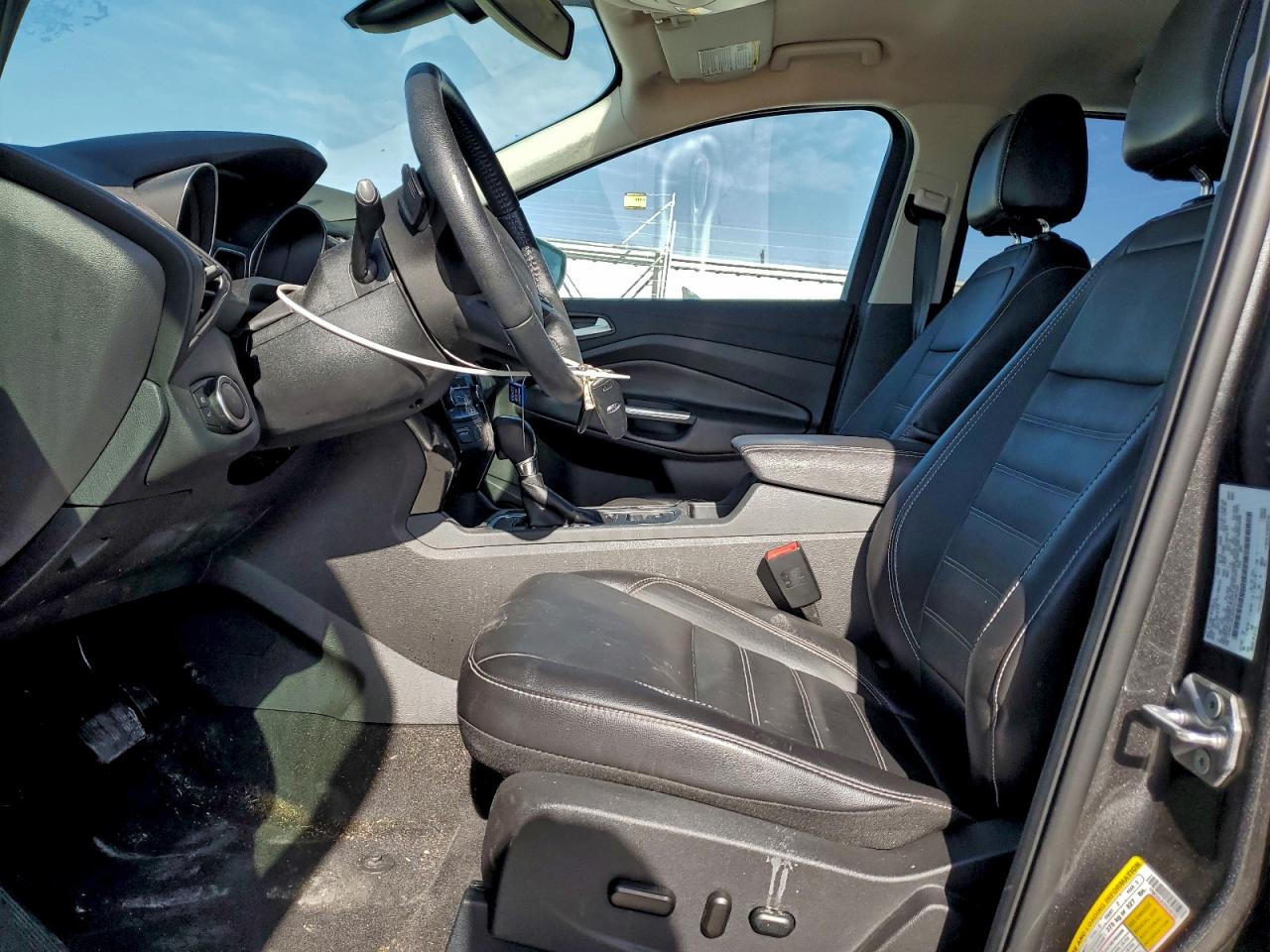 Ford Escape Titanium Image 3