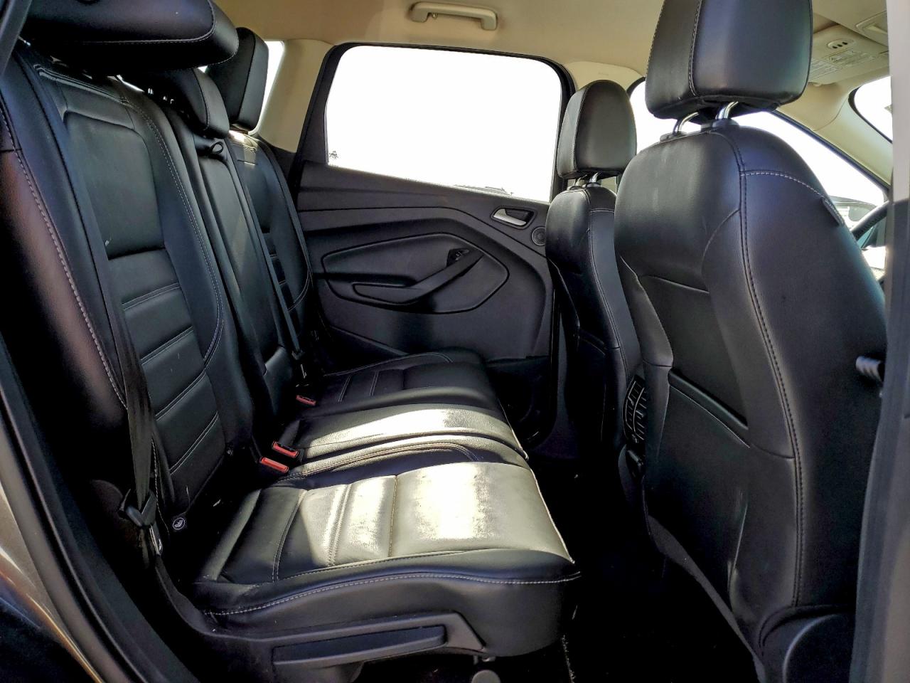 Ford Escape Titanium Image 11