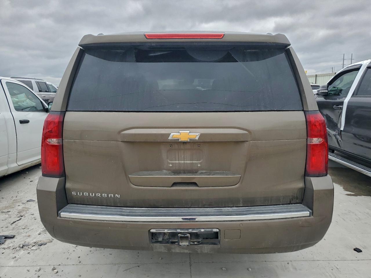 Chevrolet Suburban C1500 Ltz Image 4