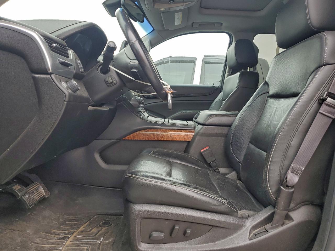 Chevrolet Suburban C1500 Ltz Image 3