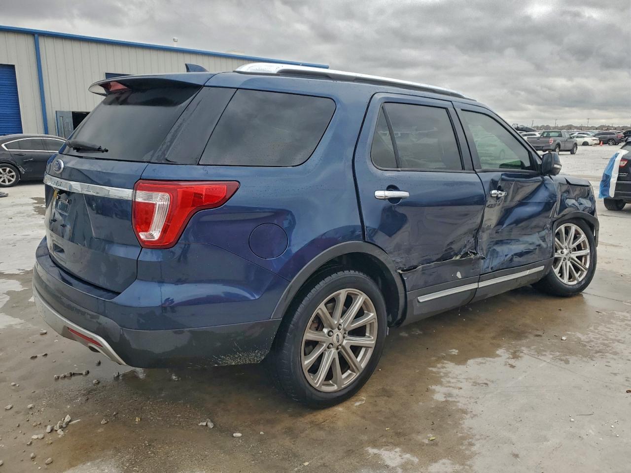 Ford Explorer Limited Image 8